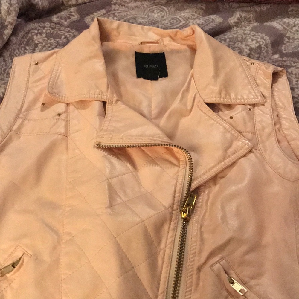 Pale pink vest.. super cute for fall!